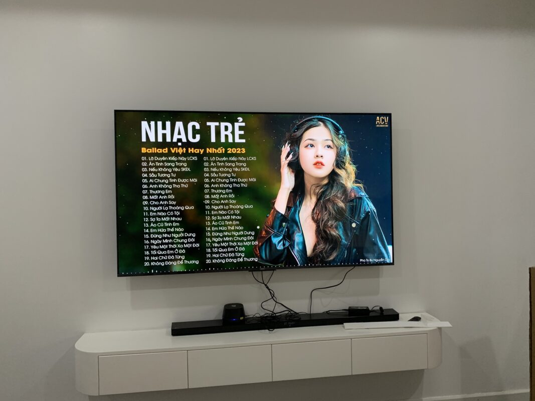 Hình ảnh lắp đặt Smart TV Xiaomi Redmi X65 tại nhà khách