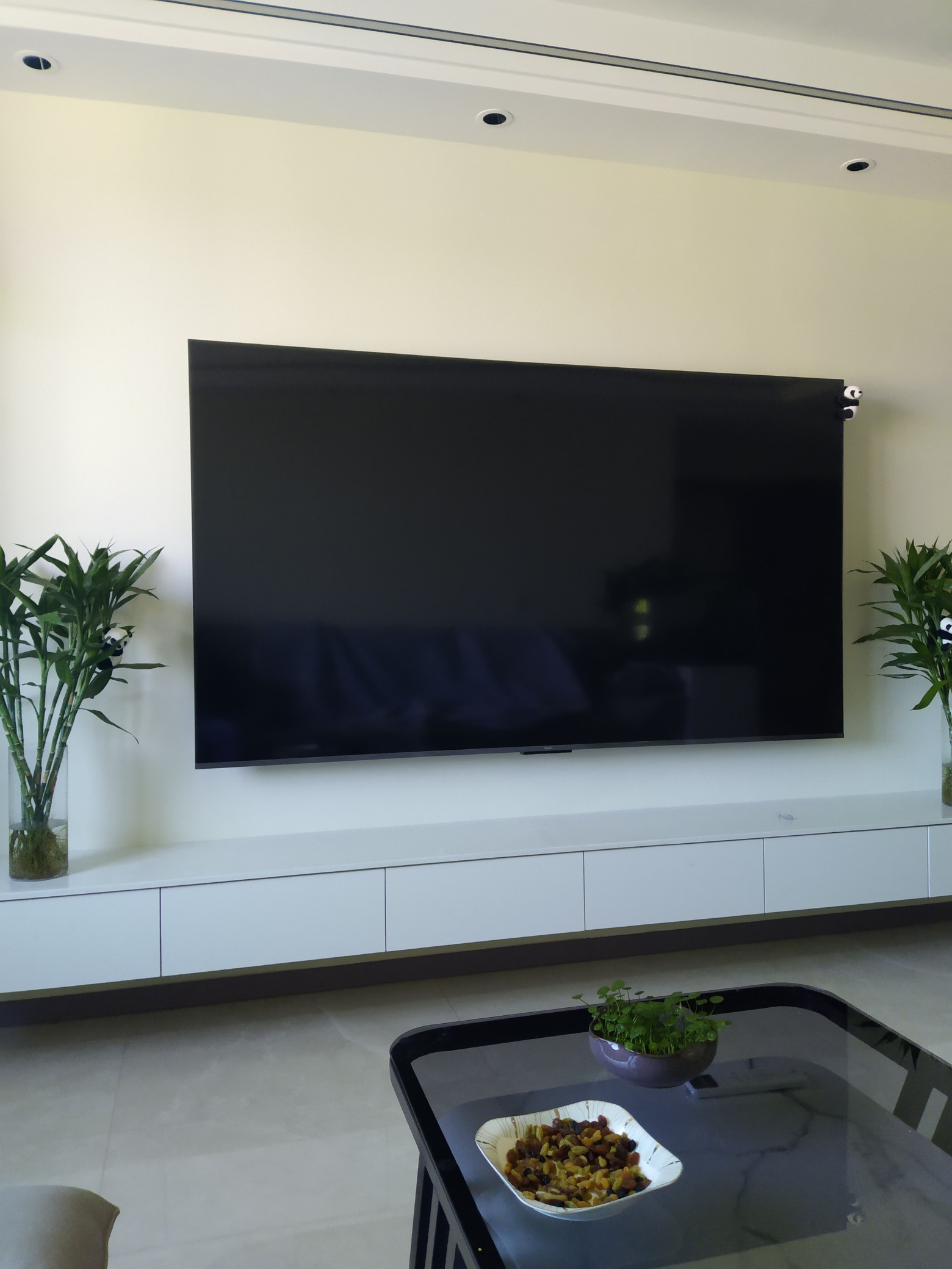 Mi Hà Nội giao hàng và lắp đạt màn hình tivi 90 inch tại nhà